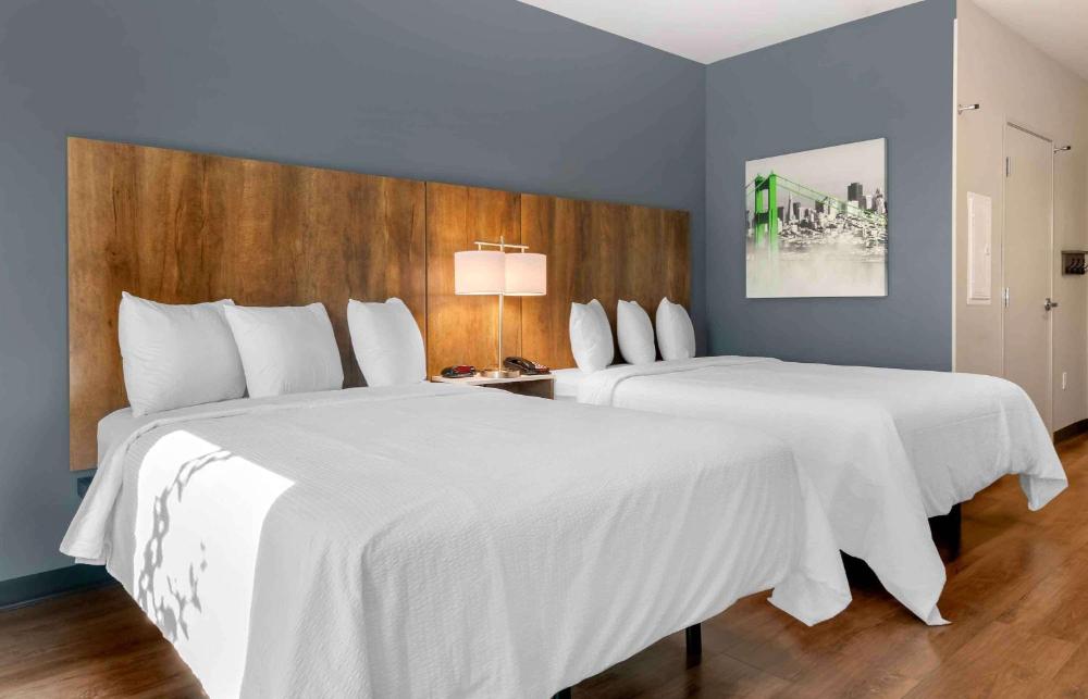 Studio with 2 Queen Beds - Non-Smoking interior